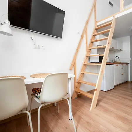 Daire Kamienica Rewolucji 23 Mezzanine By Bookinghost